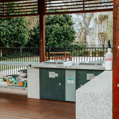 Nagambie Waterfront Motel Bagian luar foto