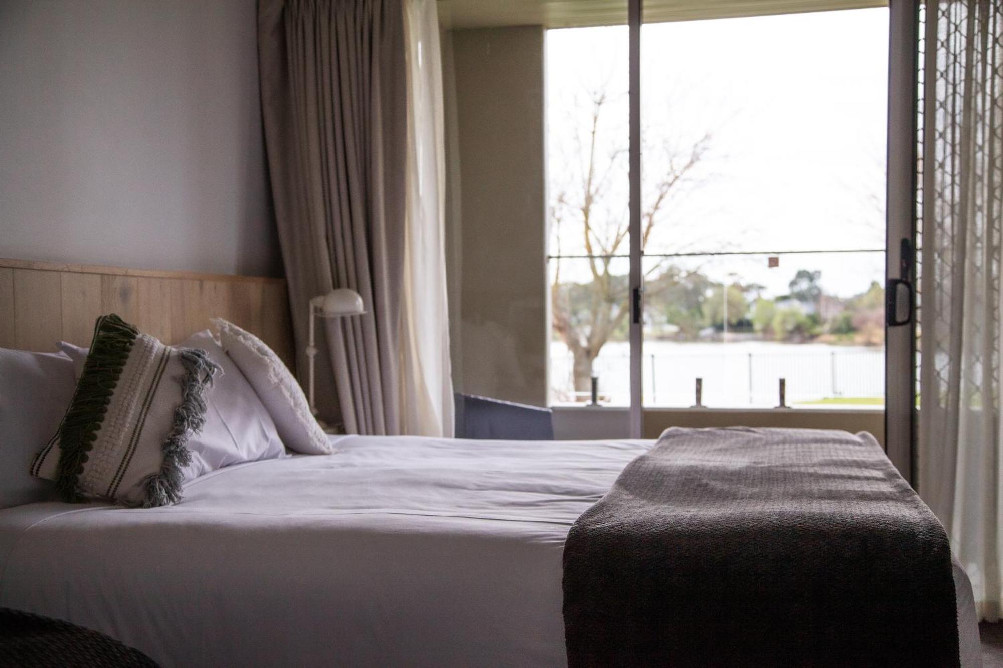 Nagambie Waterfront Motel Bagian luar foto