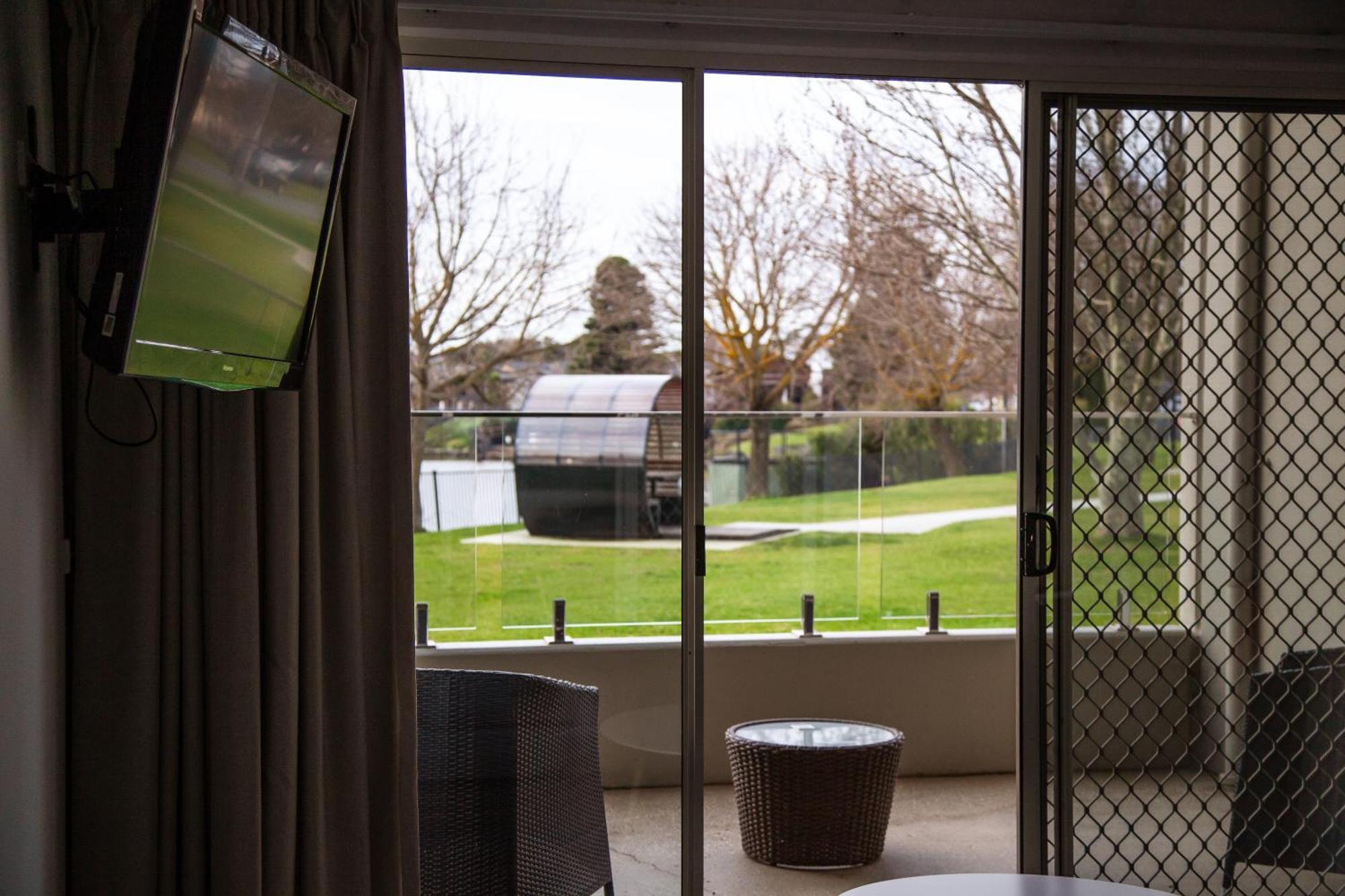 Nagambie Waterfront Motel Bagian luar foto
