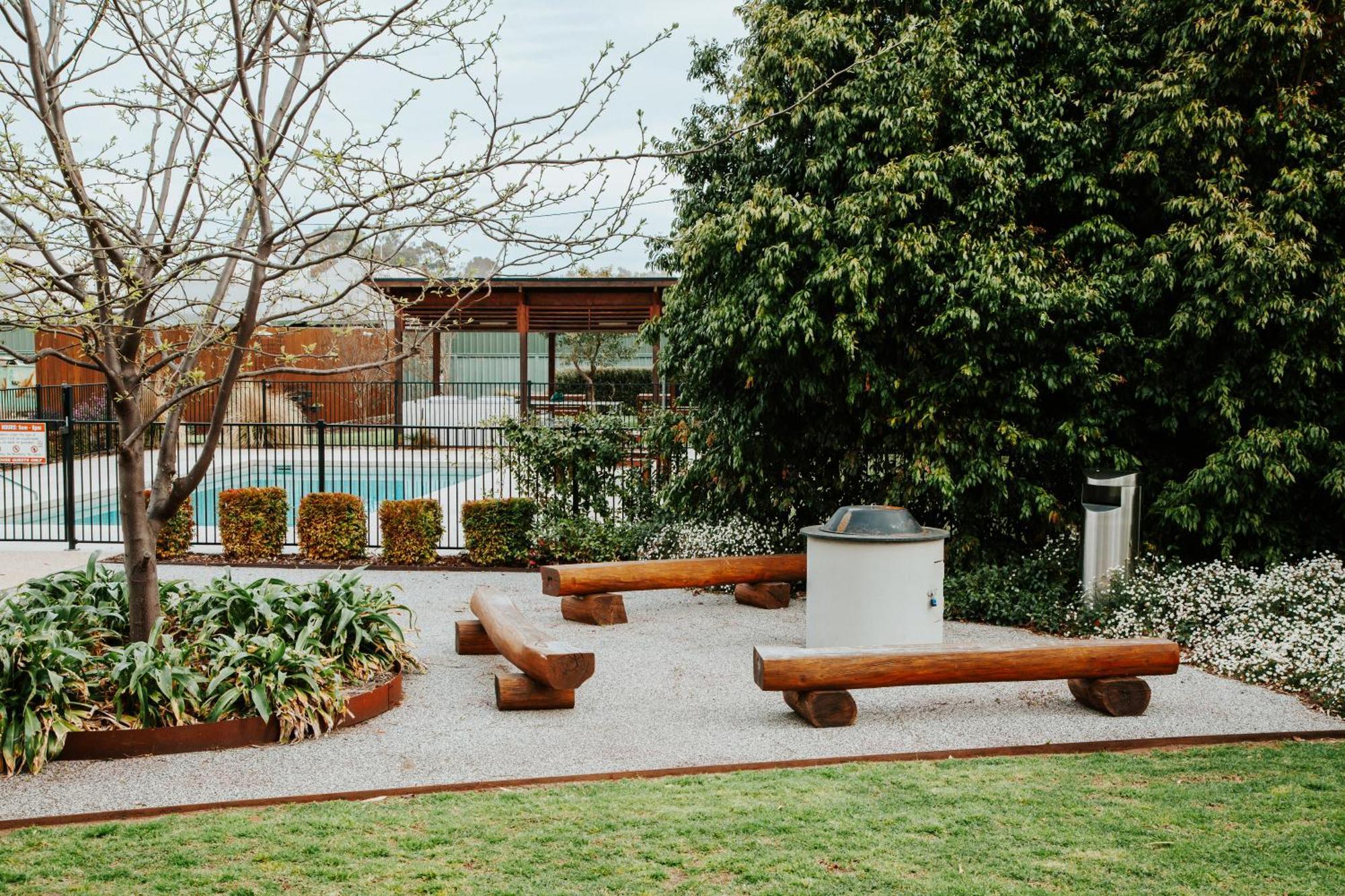 Nagambie Waterfront Motel Bagian luar foto
